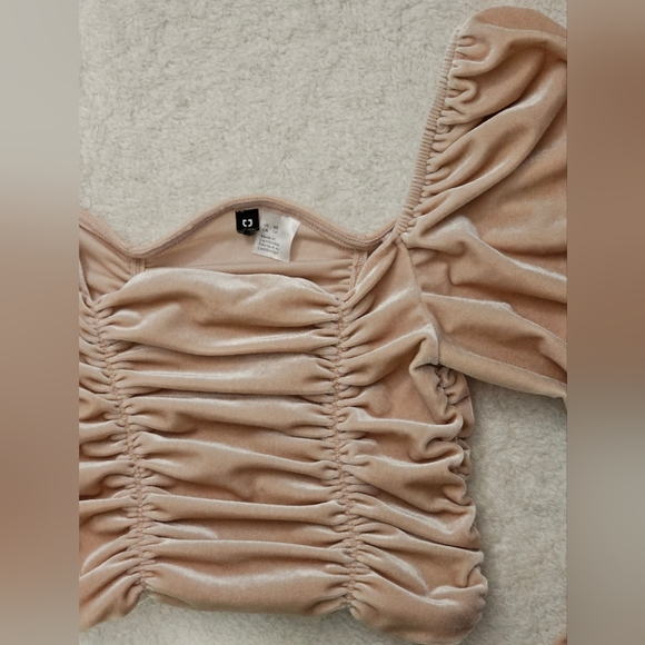 *DYNAMITE* Ruffled crop top. Long sleeve. - Picture 3 of 4